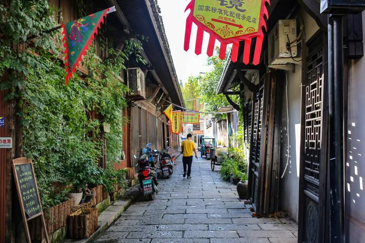 贵阳市生态环境局畅通投诉受理渠道 解决群众身边环境问题